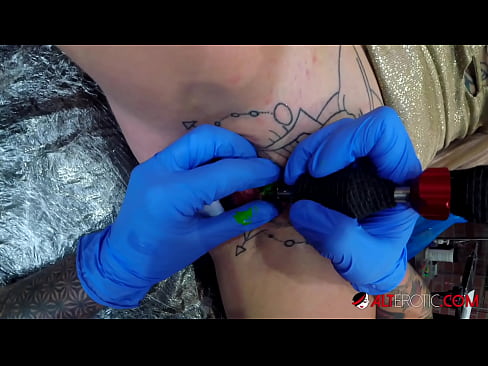 ❤️ Niezwykle wytatuowana laska Sully Savage zrobiła sobie tatuaż na łechtaczce ️❌ Porno vk at pl.kiss-x-max.ru ❌